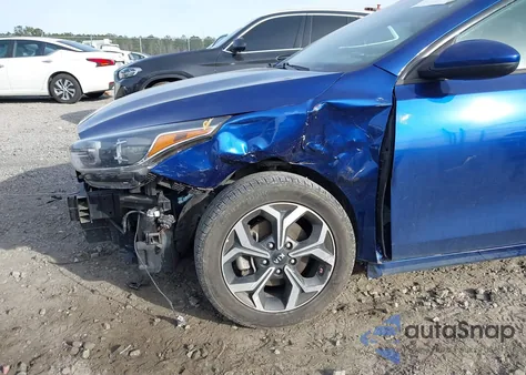 2021 Kia Forte Lxs z USA, uszkodzony, nr VIN 3KPF24AD0ME294252